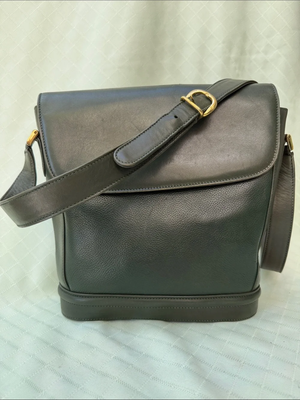 Vintage Deep Green Gucci Leather Classic Shoulder Bag with Suede Lining